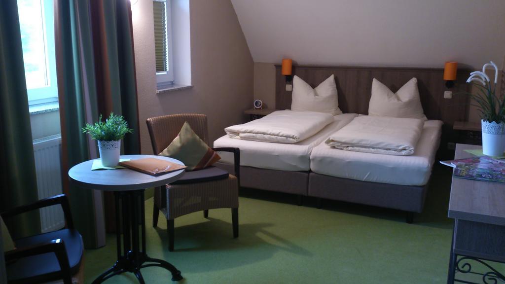 Restaurant & Pension Freudenthal Wandersleben Room photo